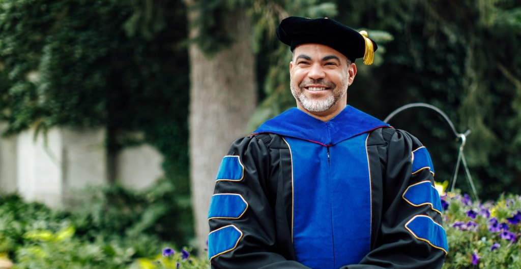 Image taken from jostens.com website